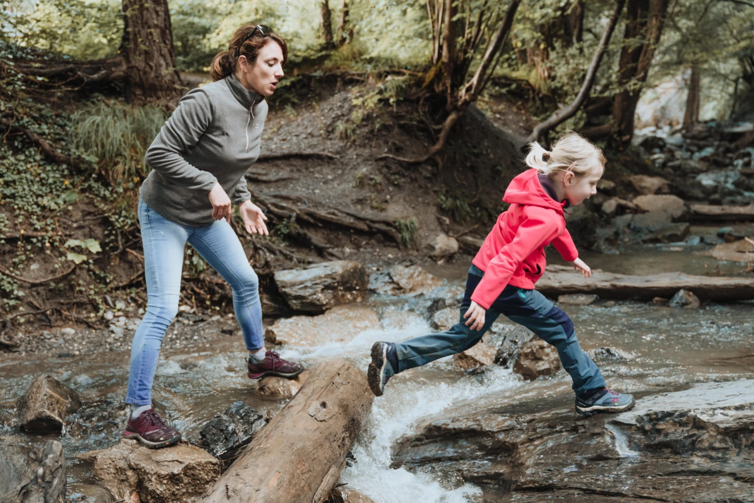 Quechua Kids’ Softshell Hiking Trousers - MH550 - Aged 2-6 10 Quechua Kids’ Softshell Hiking Trousers - MH550 - Aged 2-6 - Image 8